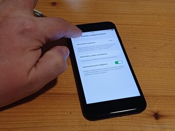 Apple iPhone SE  batéria 100% - 3