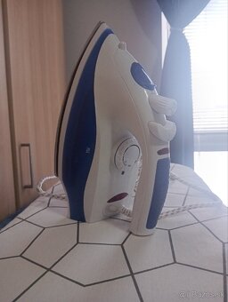 Žehlička a doska na žehlenie - 3