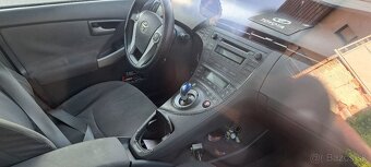Predám toyotu prius hybrid 1.8 73kw - 3