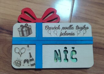 Drevená darčeková karta na peniaze v tvare darčeka NIČ - 3