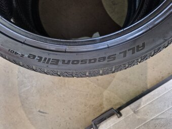 Predam celoročne pneu.225/40R19 93W - 3