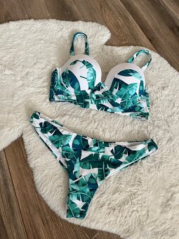 Plavky/bikini s tropickým vzorom - 3