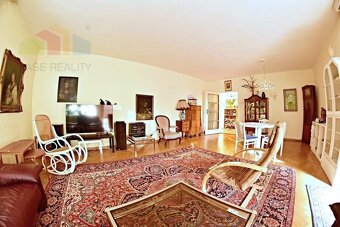 Na prenájom veľký 3,5 izbový byt s balkónom + KK, 118 m², ul - 3