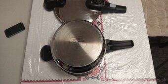 Predám kucttu Tescoma 4L - 3