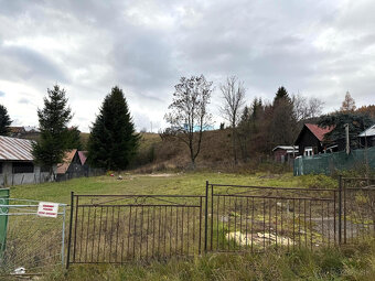 Stavebný, rovinatý pozemok na predaj Šumiac s IS 940m2 - 3