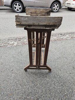 Stojan zo šijaceho stroja - 3