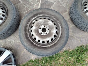 Predám plechové disky + puklice (4 ks) - 3