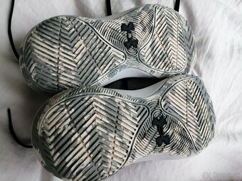 Botasky Under Armour 38 - 3