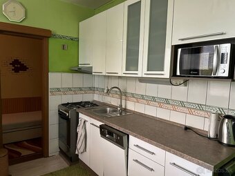 Prenájom 3,5 izbového zariadeného bytu (74 m²) s balkónom - 3