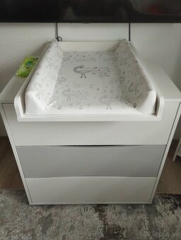 Prebaľovací pult s komodou a skriňou - 3
