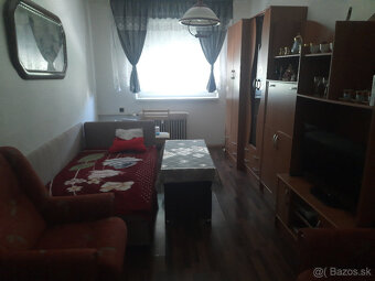 Predám 2 izbový byt centre mesta . byt má 49 - 3