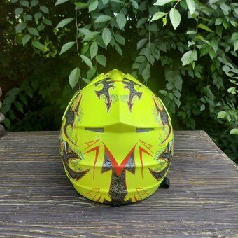 Predám športovú motokrosovú prilbu – veľkosť L - 3