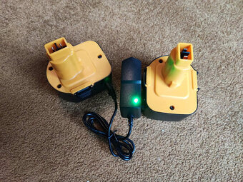 Li-Ion akumulátor 12V (3Ah) s nabíjačkou pre náradie DeWalt - 3