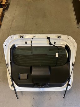 Ford fiesta kufrove dvere 2010 - 3