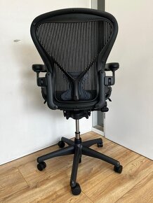 Kancelárska stolička Herman Miller Aeron full option- postur - 3