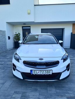 Predám KIA XCeed 1.6 GDi Plug-In Hybrid Gold A/T - 3