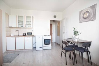 Na prenájom garsónka blízko stanice, Nové Zámky – 19,43m2 - 3