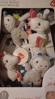 Kolotoč nad postieľku - 3