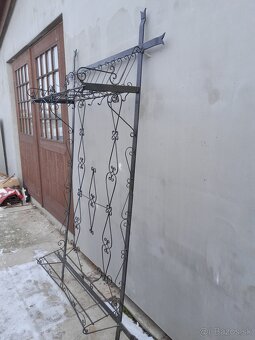 Predám velký kovový vešiak - 3