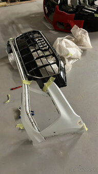 predni naraznik audi q8 bily s-line - 3