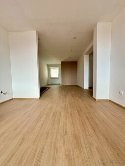 Predaj 5 izb.rodinný dom Hlohovec- NováŠtvrť - 3