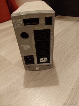 Záložný zdroj APC Back-UPS CS 650 - 3