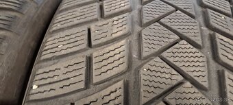 Predám 2ks slušné zimné 285/40r21-109V Vredestein - 3