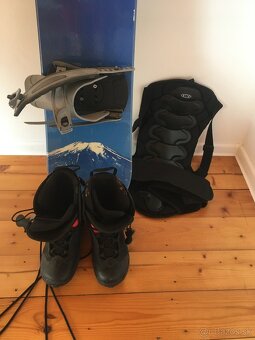 Snowboard + čižmy + doplnky - 3
