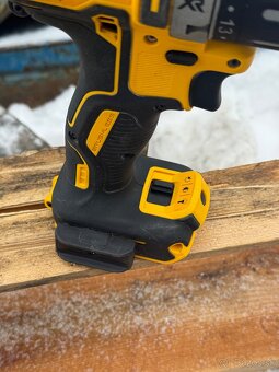 AKU skrutkovač s príklepom Dewalt - 3