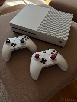Xbox one s + 2x ovládač + 4x hry - 3
