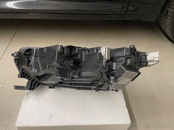 Svetlo Octavia 4 - 3