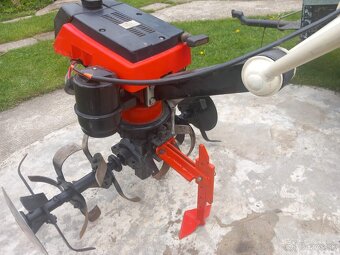 Rotavator s vlečkou a príslušenstvom - 3
