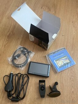 - - - Navigácia GARMIN nuvi - 265W - - - - 3