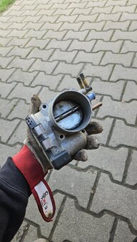 Audi a4 b6 3.0 v6 asn 162kw škrtiaca klapka 078133062B - 3