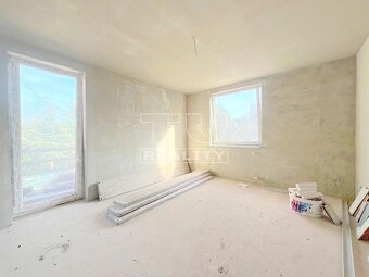 ROZOSTAVANÝ 2-PODLAŽNÝ DOM PRED DOKONČENÍM
RUŽOMBEROK-... - 3