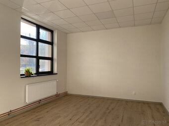 Priestranné rekonštruované kancelárie - 30 a 34 m2 na Jazere - 3