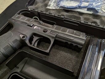 Beretta APX - 3