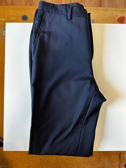 Hugo Boss - Elegantný pánsky oblek - 3