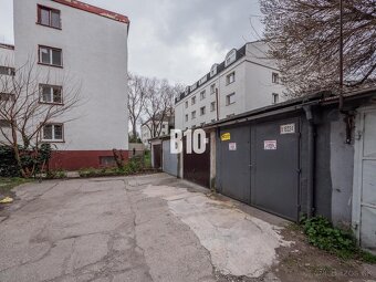 Garáž v Ružinove s montážnou jamou - MILETIČOVA ul. - 3