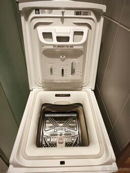 Z vrchu plnená Indesit práčka - 3