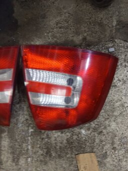 Zadné svetlá Octavia 2 sedan predfacelift - 3