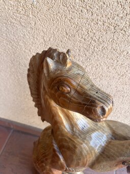 Veľká drevená socha koňa - 3