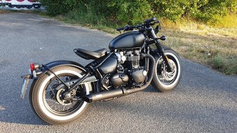 Triumph Bonneville Bobber Black - 3