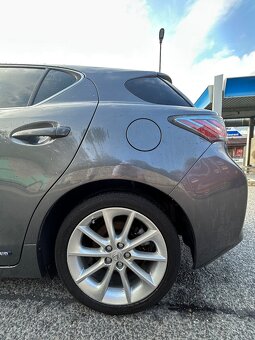 Lexus CT 200h 2012 280tis km servisovane v Lexuse - 3