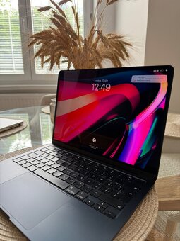 Predám MacBook Air 13" 2022 | 512 GB SSD | 8 GB RAM | M2 - 3