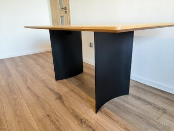 Masívny jedálenský stôl - 3