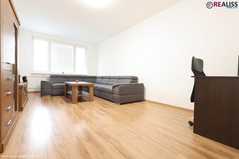 Zrekonštruovaný, zariadený 2-izbový byt na Sládkovičovej uli - 3