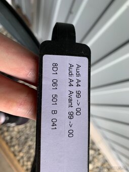 Audi A4 B5 OE zadne gumene rohoze - 3