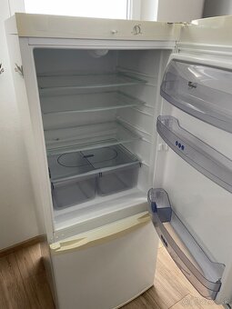 chladnička s mrazničkou - 3