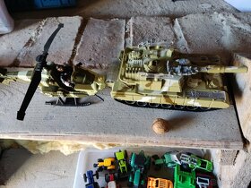 Plastové hračky tank a vrtuľník - 3